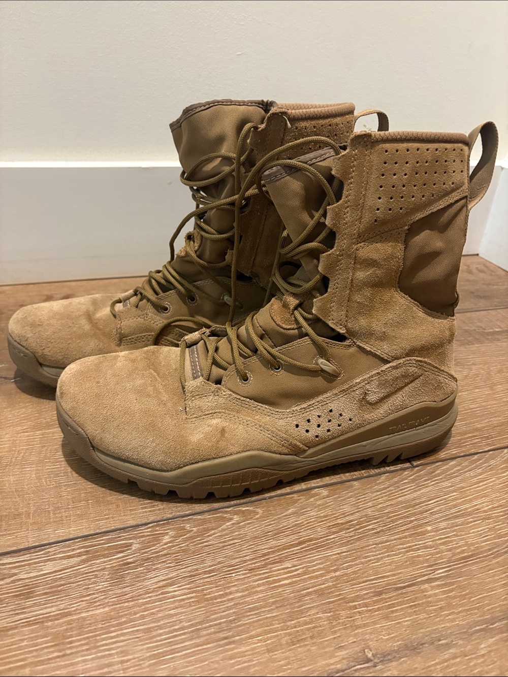 Nike SFB Field 2 8 inch Tactical Boots - Tan Suede Lace-Up